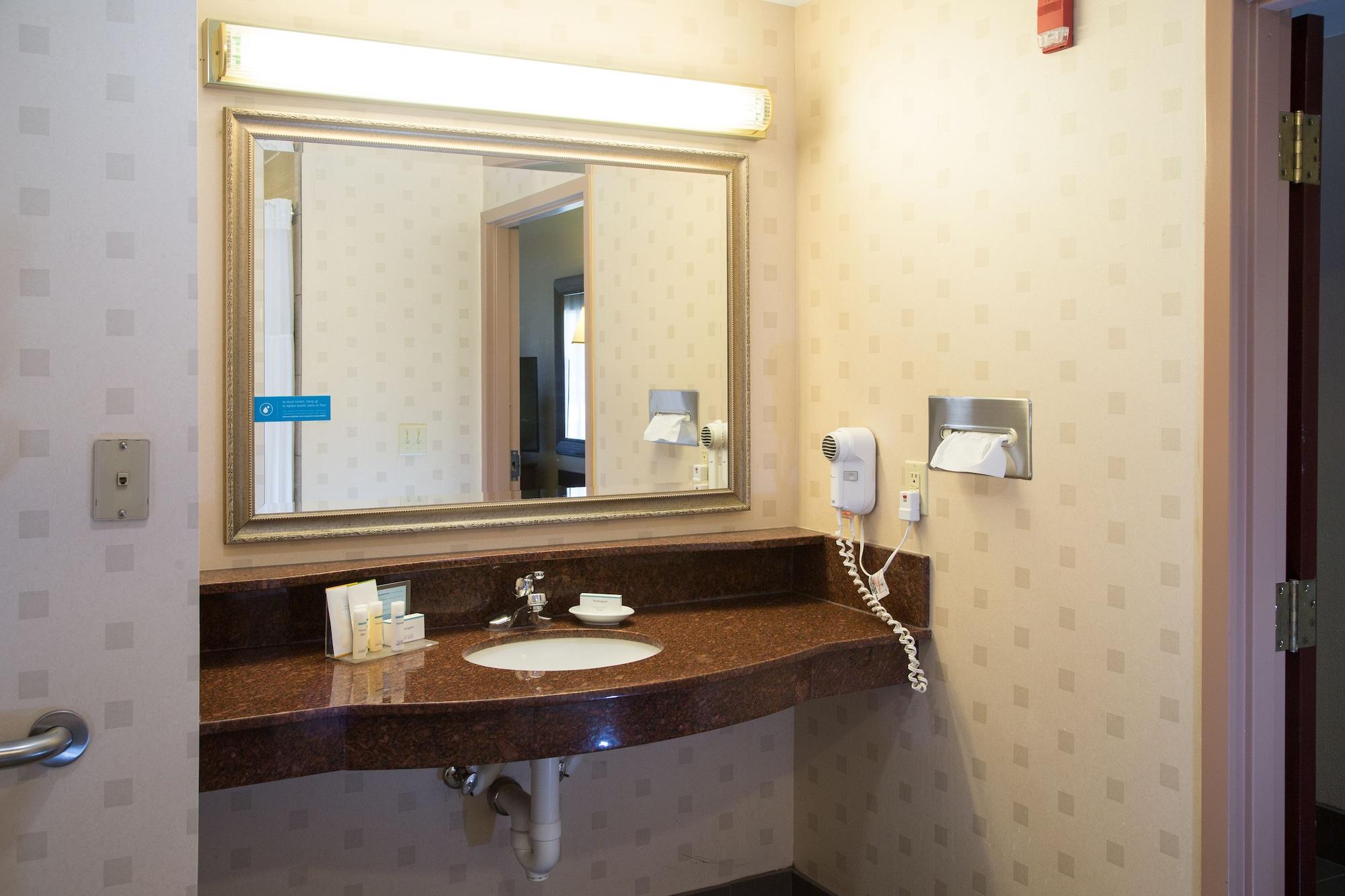 Hampton Inn Oxford-West Экстерьер фото