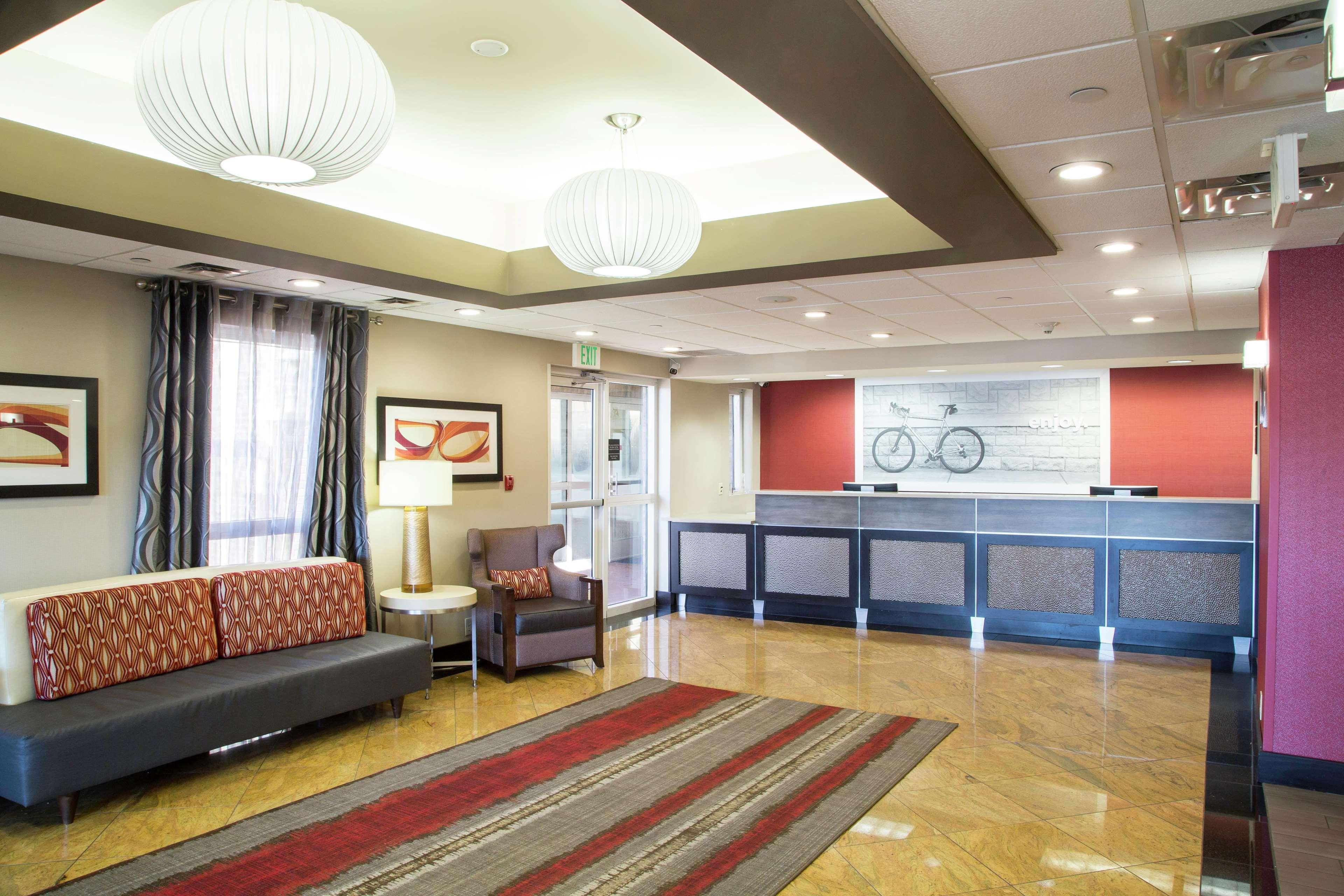 Hampton Inn Oxford-West Экстерьер фото