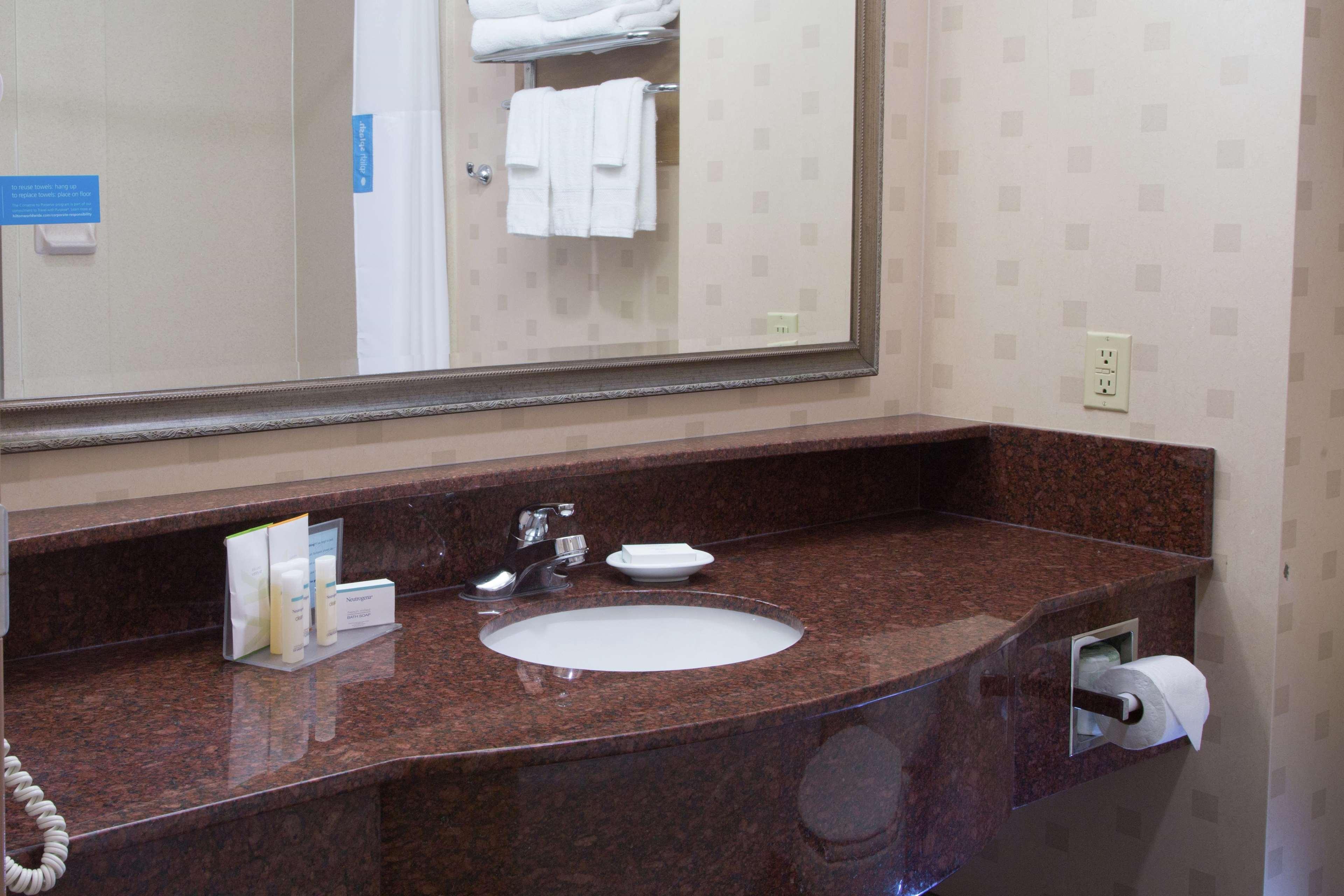 Hampton Inn Oxford-West Экстерьер фото