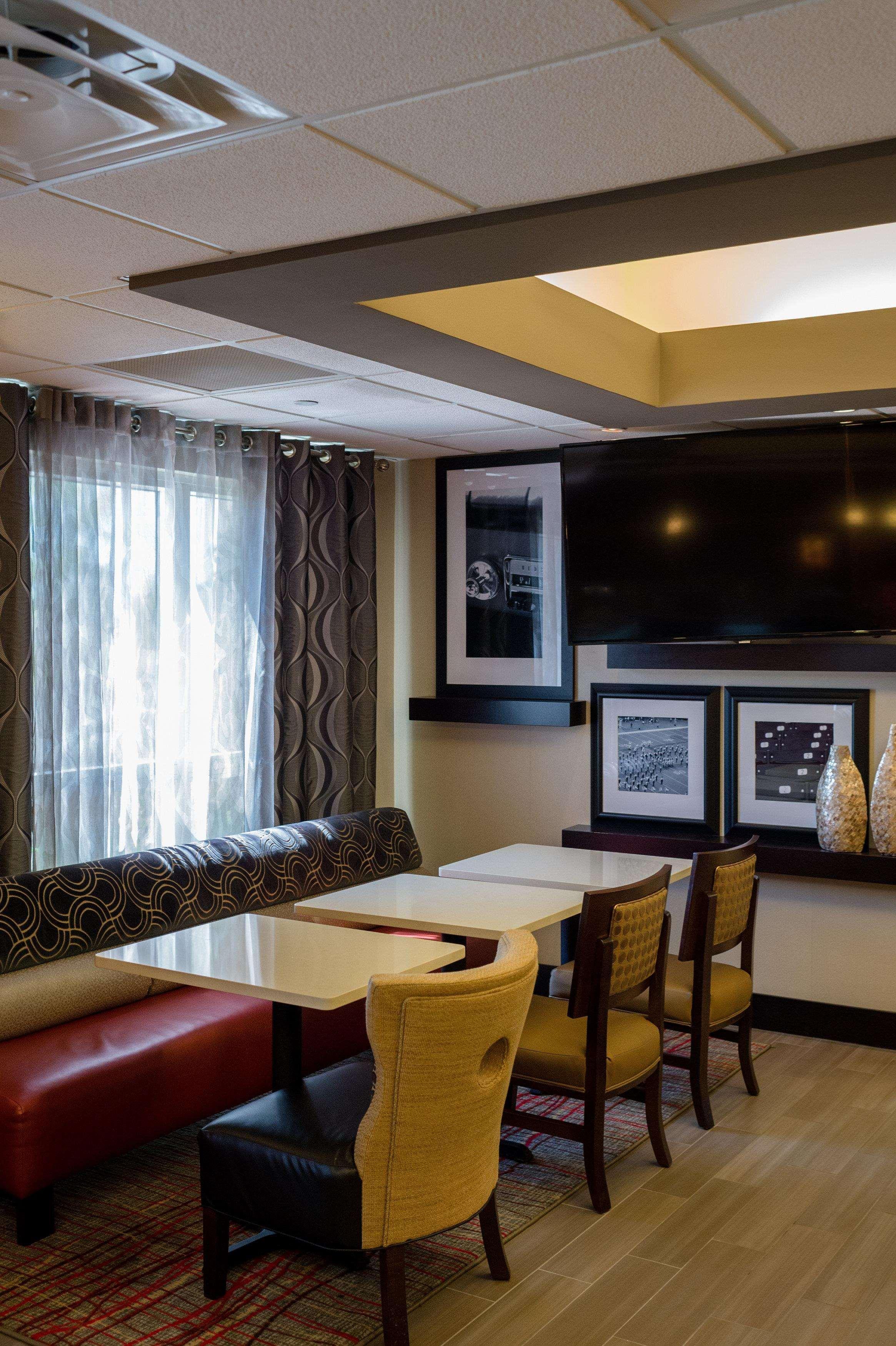 Hampton Inn Oxford-West Экстерьер фото