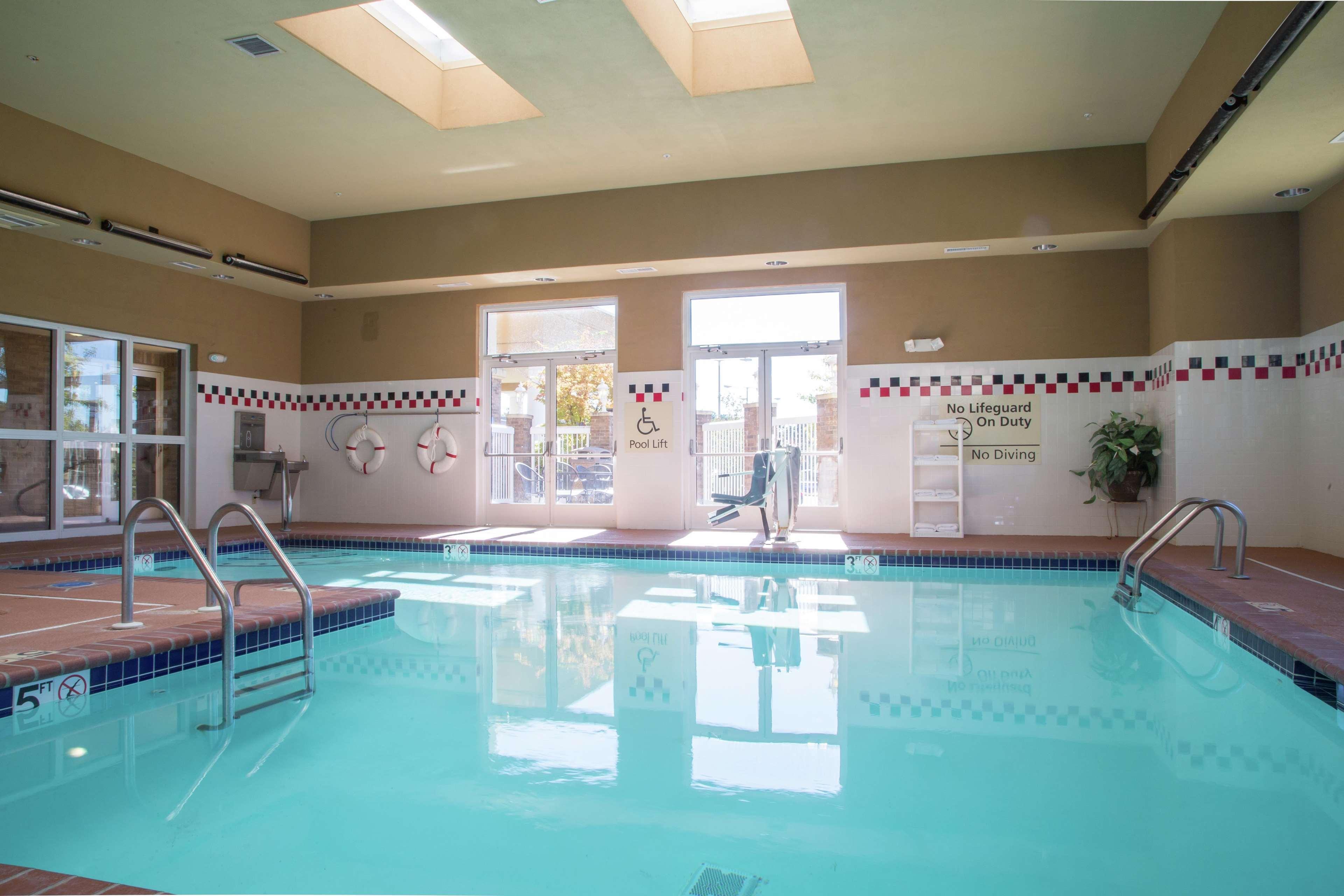 Hampton Inn Oxford-West Экстерьер фото