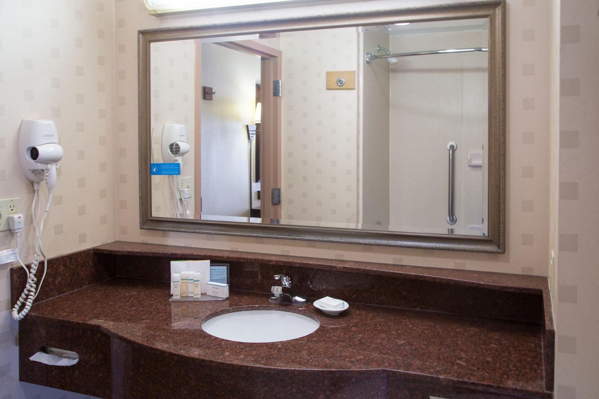 Hampton Inn Oxford-West Экстерьер фото