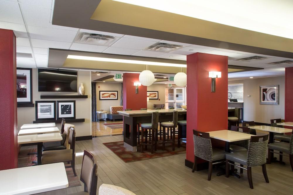 Hampton Inn Oxford-West Экстерьер фото