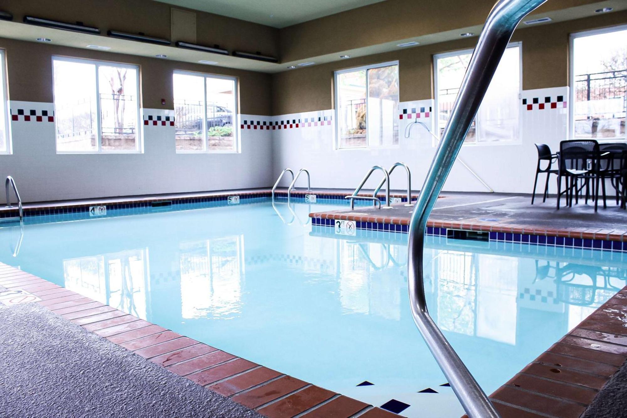 Hampton Inn Oxford-West Экстерьер фото