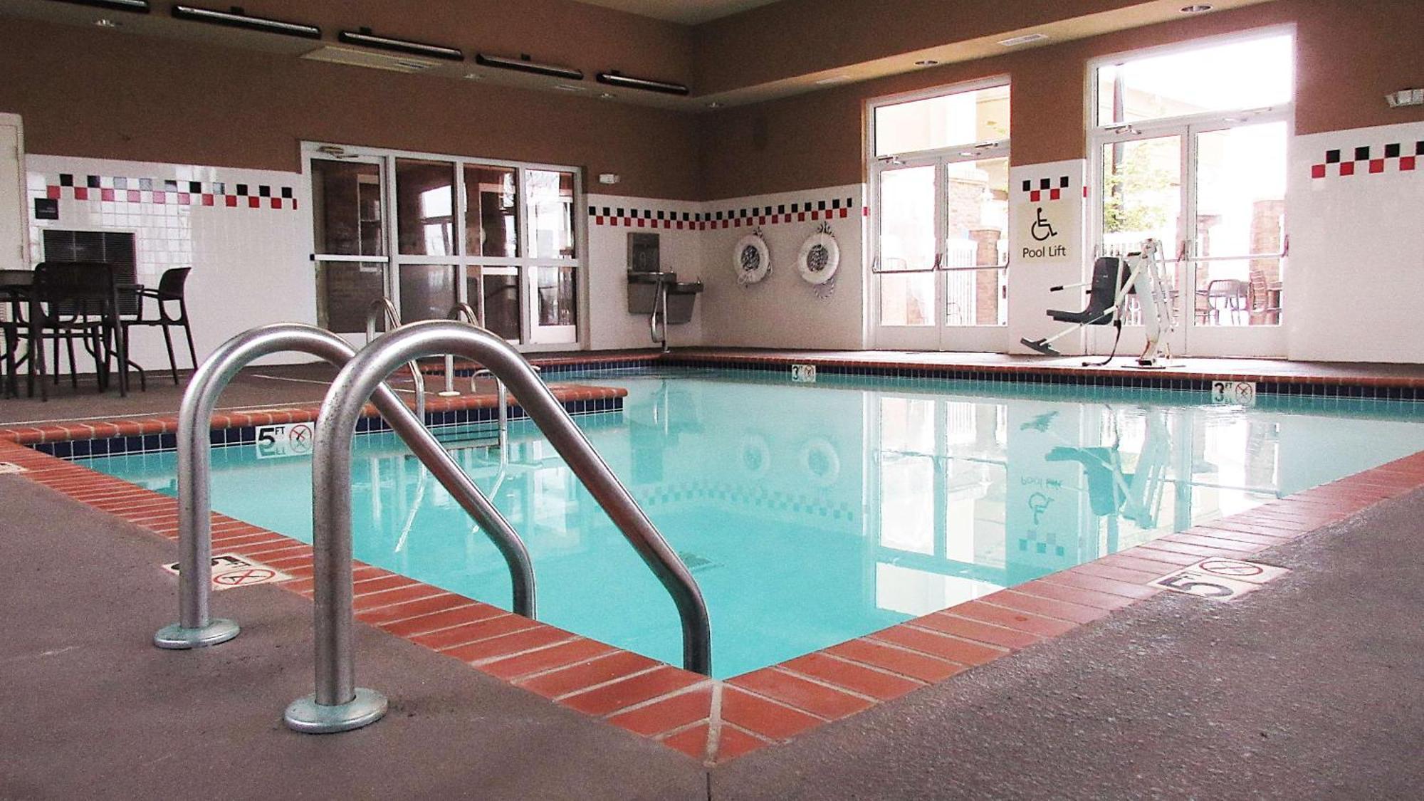 Hampton Inn Oxford-West Экстерьер фото
